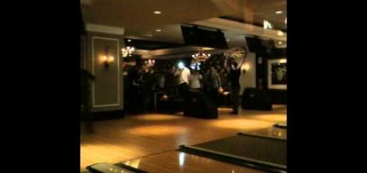 2011 STANLEY CUP CHAMPS, BOSTON BRUINS Bowling at High Rollers in Foxwoods