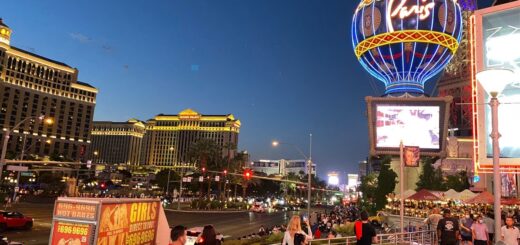 It’s CRAZY COOL in Las Vegas RIGHT NOW! (Gotta See This!) ?