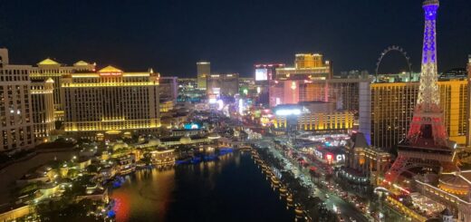 ? LIVE Las Vegas Strip Bellagio Fountains from Cosmopolitan 37th Floor Balcony