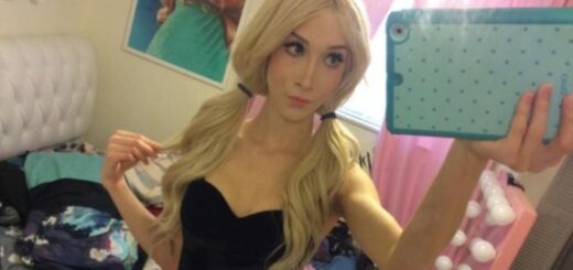 TRAPPED as a GIRL [CROSSDRESSING STORIES] PART 1